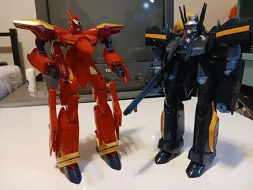 마크로스 7 DX 파이어 발키리 & 스텔스 발키리 2체 세트