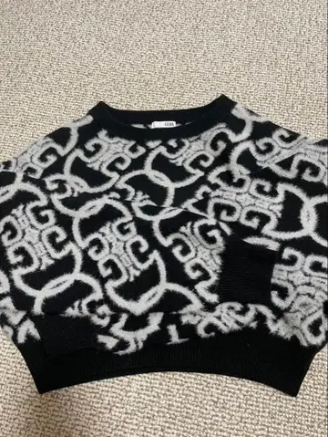 기하학 패턴 긴팔 니트 스웨터