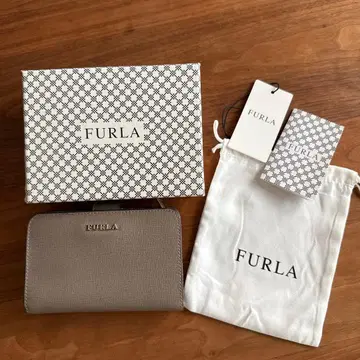 FURLA 베이지 접이식 지갑