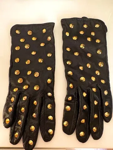 스터드 장식 블랙 가죽 장갑