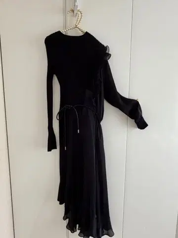 Sacai 비대칭 블랙 x 네이비 프릴 원피스