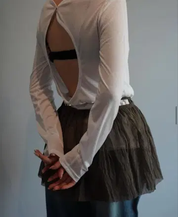 [ OJYON ] back point tops 화이트