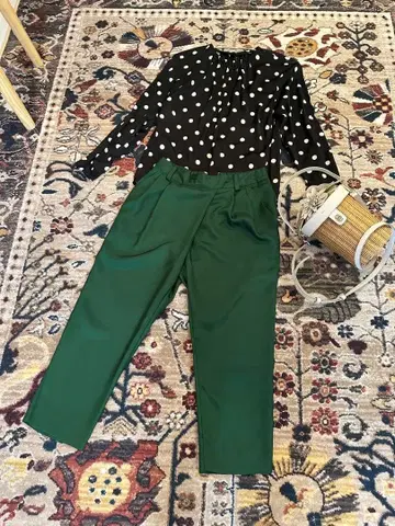 투모로우랜드 도트 블라우스와 팬츠 세트