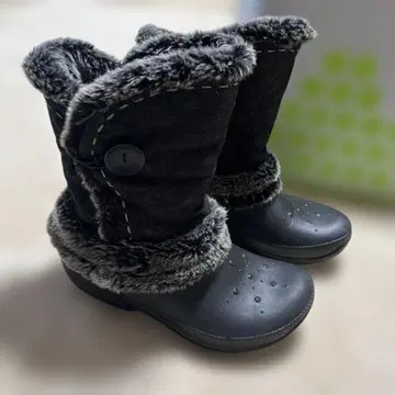 crocs 블랙 퍼 어그 부츠 M