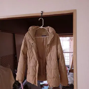 INGNI 후드 부착 베이지 다운 자켓