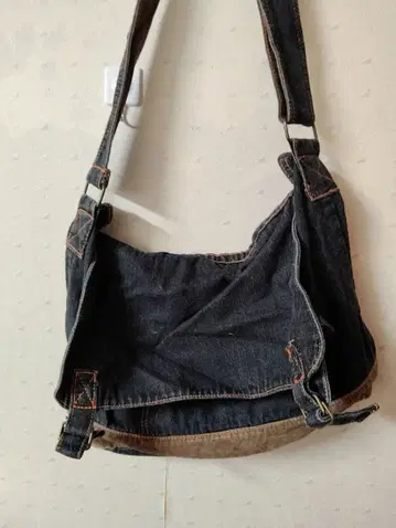 다크 데님 숄더백