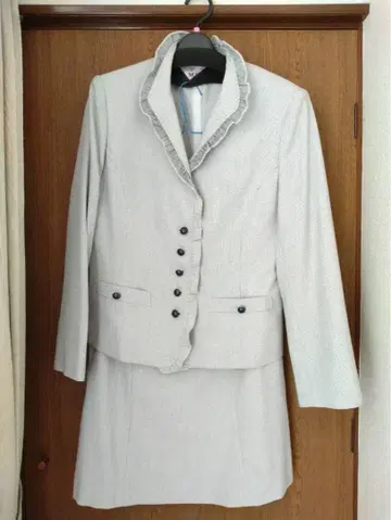 MARISA 프릴 라이트 그레이 스커트 수트 11호