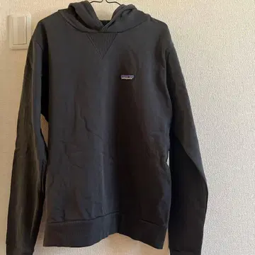 patagonia 다크 그레이 후드티 후드 부착