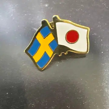 스웨덴 일본 국기 핀 배지 2개
