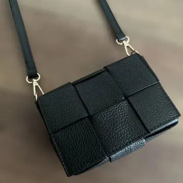 AULENTTI 메쉬 미니 숄더백