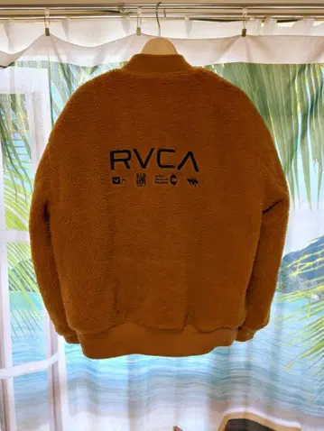 엄청 따뜻한 RVCA 보아 자켓 리버서블 카멜 오렌지