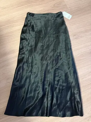 새상품 2025 유나이티드 애로우즈 새틴 스커트