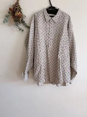 SUSURI 스스리 꽃무늬 비글러 셔츠 beige 샘플