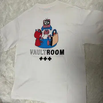 vaultroom 'Cheeky' TEE/WHT