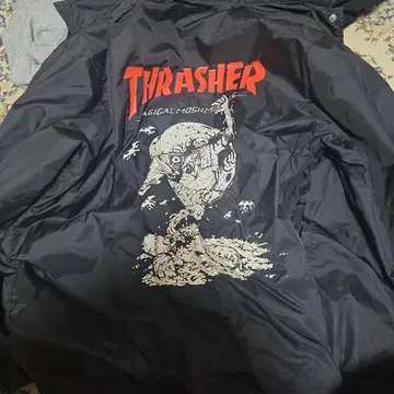 THRASHER 나일론 자켓 마법의 모쉬