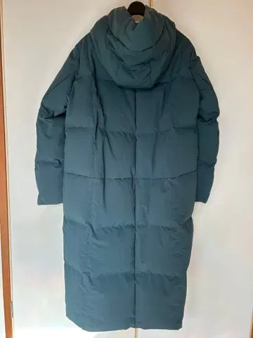 다크 그린 후드 부착 롱 다운 자켓