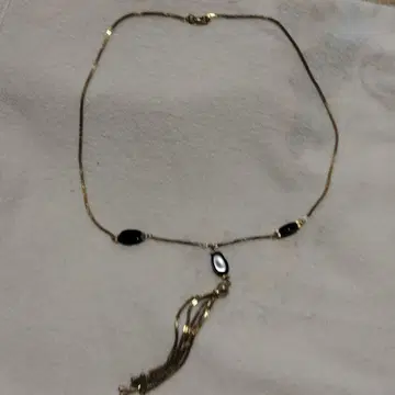골드 태슬 장식 목걸이