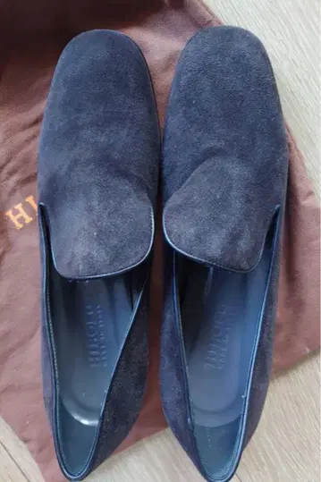 HIROFU 다크 브라운 스웨이드 슬립온 로퍼