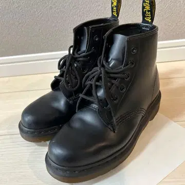 닥터마틴 6홀 부츠