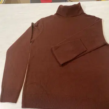 유니클로 캐시미어 터틀넥 스웨터 M 브라운