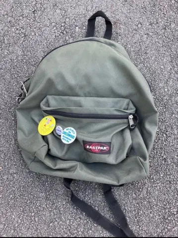 EASTPAK 올리브 그린 백팩