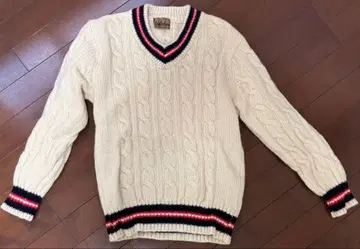 아이보리 케이블 니트 스웨터