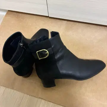 블랙 버클 숏부츠 히미코 23.5cm