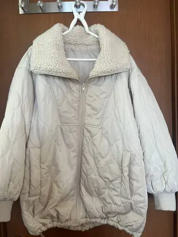 보아 카라 부착 화이트 다운 자켓