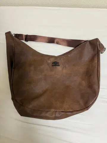 UMBRO 숄더백 브라운