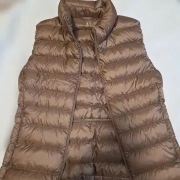 유니클로 UNIQLO 울트라 라이트 다운 베스트 S 브라운