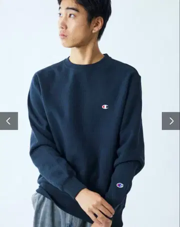 Champion 리버스 위브 크루넥 맨투맨 네이비