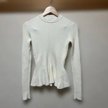 ANNA QUAN 크림색 리브 니트 US 사이즈 2 새상품급 플레어 타입