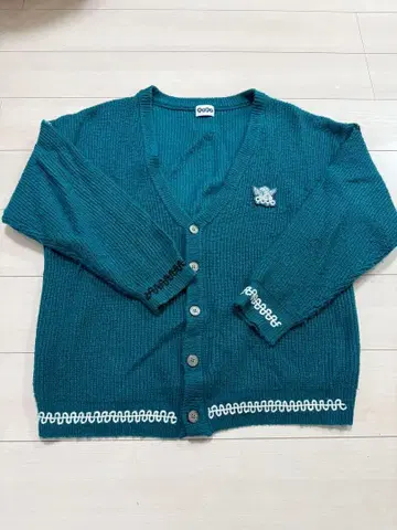 9090 니트 가디건 에메랄드 그린 코무돗토 유타 착용