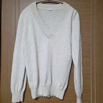 캐시미어 베이지 V넥 긴팔 니트 M 사이즈