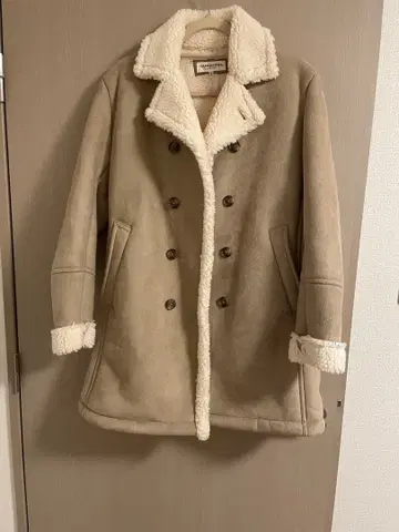 밴퀴시 페이크 무스탕 코트 새상품급 S 사이즈