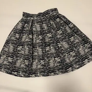 새상품급 턱 플레어 A라인 무릎 기장 스커트 TOCCA 토카 S