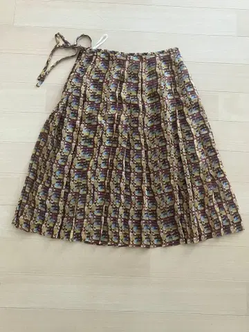 [배송비 포함] 23구 기하학 패턴 플레어 스커트 새상품급