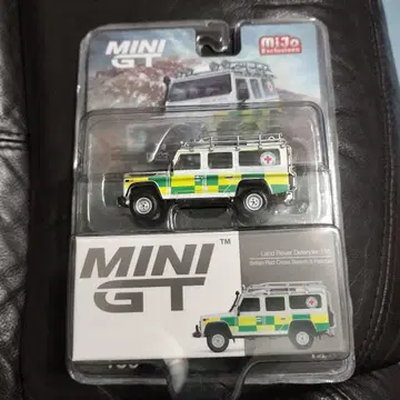 MINI GT 랜드 로버 디펜더 영국 빨간 십자가 디펜더