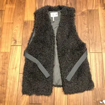 퍼 소재 오픈 프론트 베스트