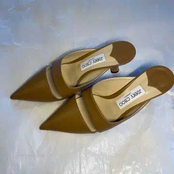 지미추 뮬 24cm 스틸레토 가죽 베이지 새상품급