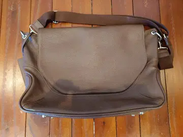 페레 모르비다 숄더백 가죽 브라운