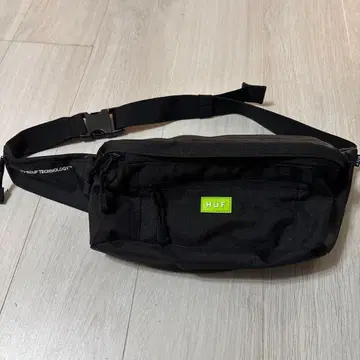 HUF 바디백 블랙