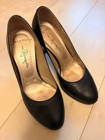 긴자 카네마츠 블랙 펌프스 23cm