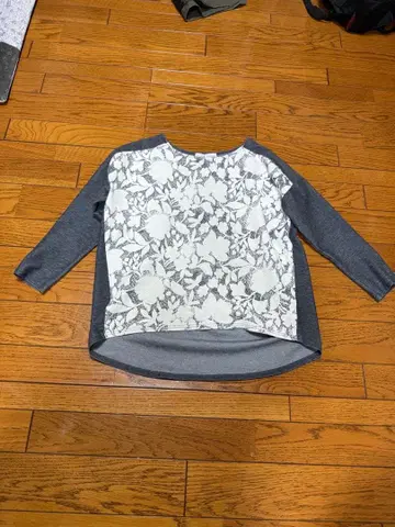 BEARDSLEY 비어즐리 긴팔 꽃무늬 티셔츠 그레이와 화이트