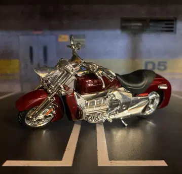 1/18 혼다 발키리 룬