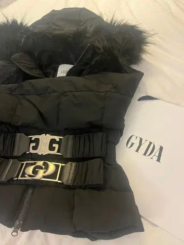 GYDA 블랙 다운 자켓