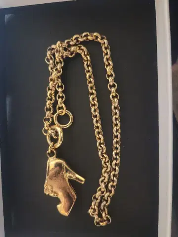 Ferragamo 하이힐 참 목걸이