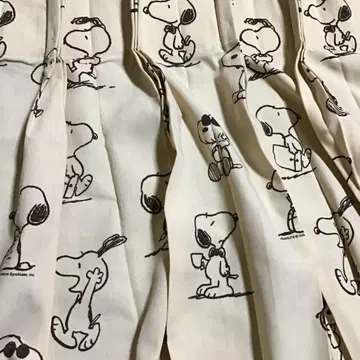 레트로 스누피 커튼 1장 대략 가로 60cm 길이 3m 10cm