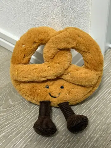 Jellycat 프레첼 모양 봉제 인형