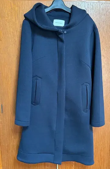 네이비 후드 부착 롱 코트